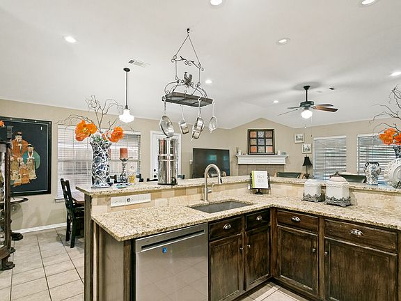 3rd image of 5212 Spicewood Dr