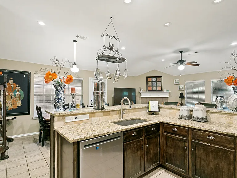 5212 Spicewood Dr — Photo 3