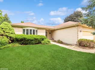 5010 W Glenbrook Trl, McHenry, IL 60050