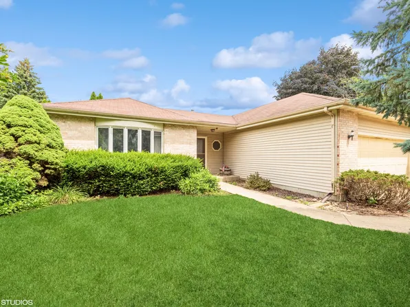 5010 W Glenbrook Trl, McHenry, IL 60050