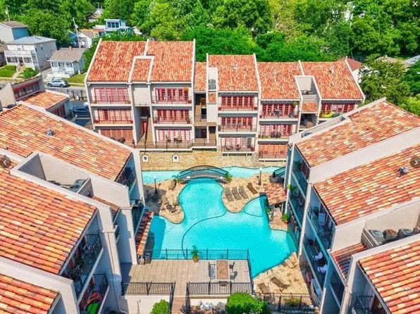 1111 W 46th St APT 8, Kansas City, MO 64112