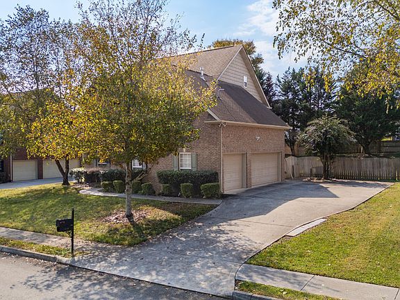 2nd image of 1313 Harrison Glen Ln