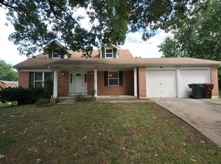 8 Strafford Dr, Saint Peters, MO