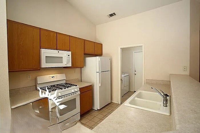 2nd image of 404 W Azure Ave