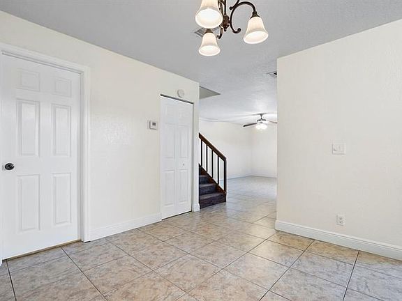 5th image of 165 Lake Arbor Dr