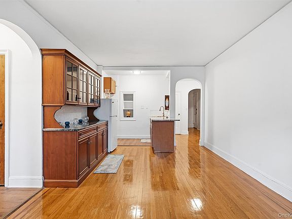 5th image of 20 William Street #5H