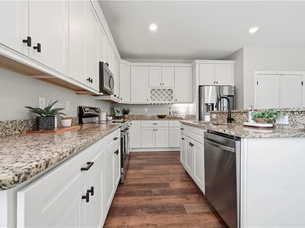 1924 Land Of Promise Rd, Chesapeake, VA 23322