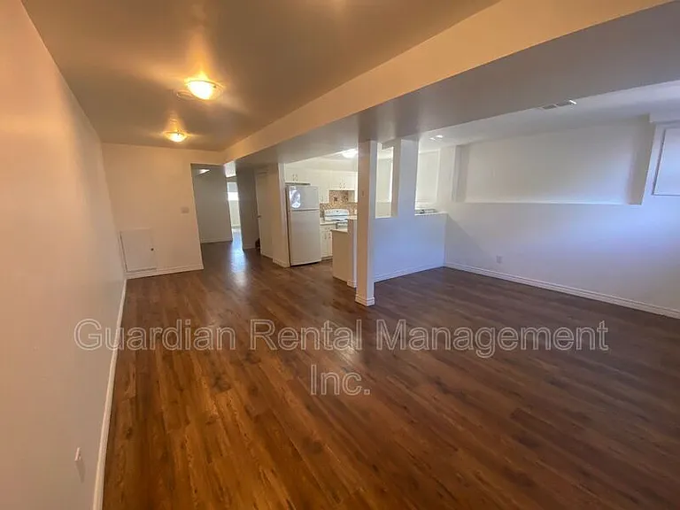 1522 Walsh St E #B — Photo 4