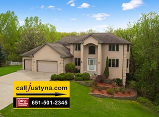 2520 Haller Ln E, Maplewood, MN 55119