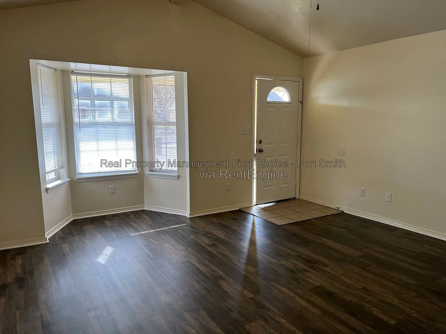 3 bed, 2.0 bath, 1390 sqft, $1,400 — Photo 4