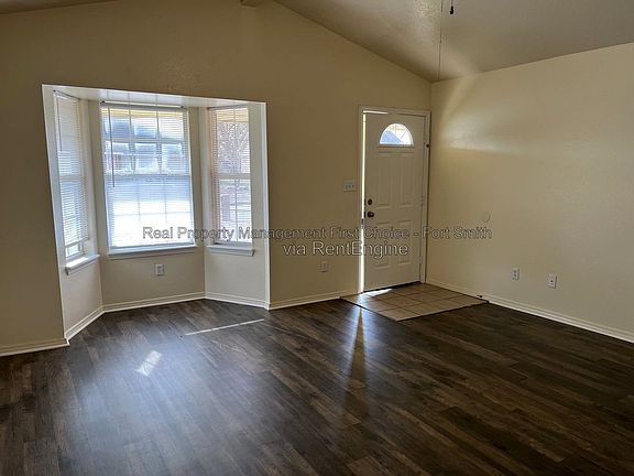 4th image of 3509 Price Cir