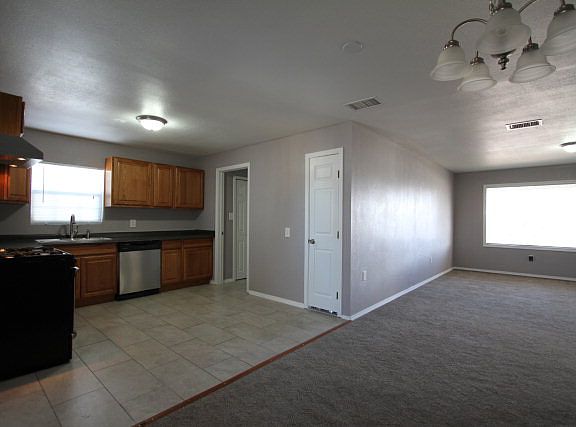 3rd image of 305 McKnight Dr