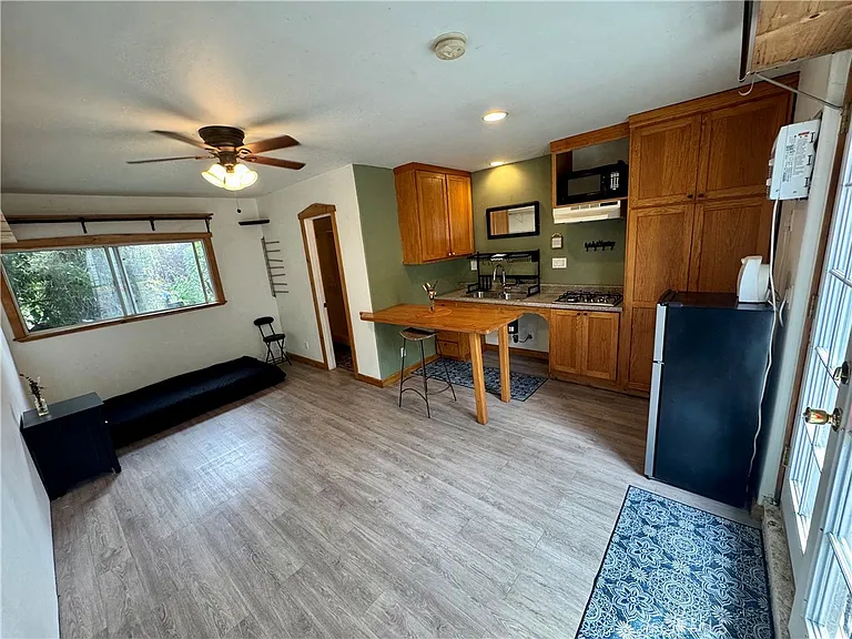13737 Linfield Ave — Photo 6