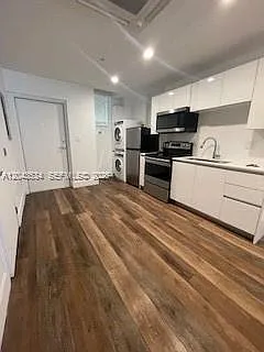 141 NW 16th Ave #2 — Photo 6