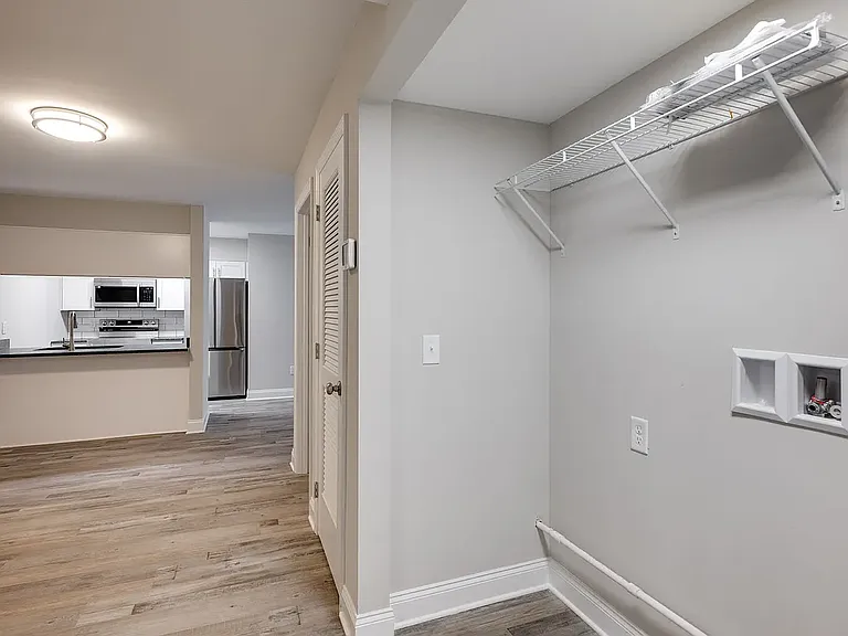 Park Ridge Apartments — Photo 10