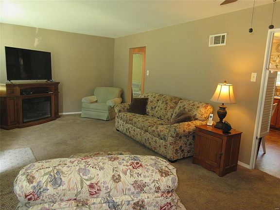 5th image of 104 Elbring Dr