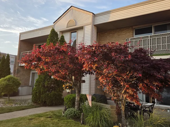 1603 Cass Lake Rd, Keego Harbor, MI 48320