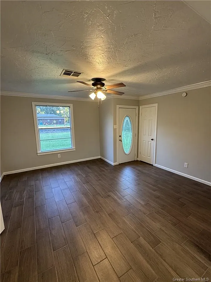 3 bed, 1425 sqft, $1,550 — Photo 2
