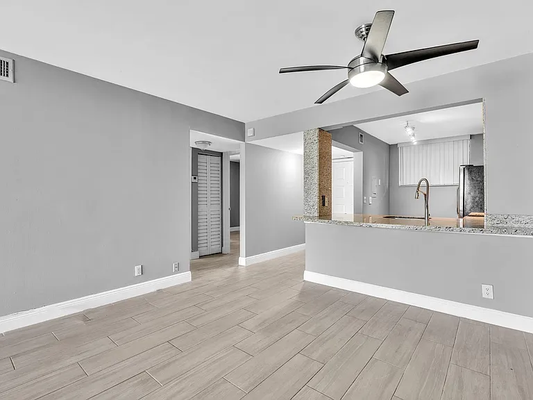 109 Lake Emerald Dr #108 — Photo 10