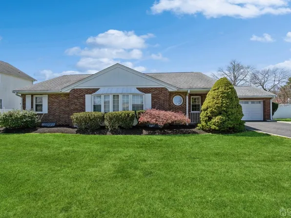 24 Chapel St, Edison, NJ 08817