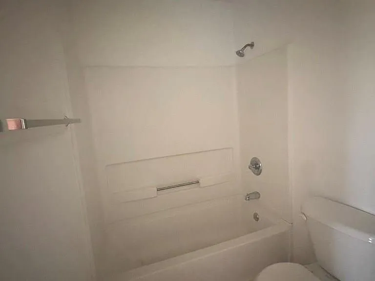 2336 Hamburg St — Photo 12
