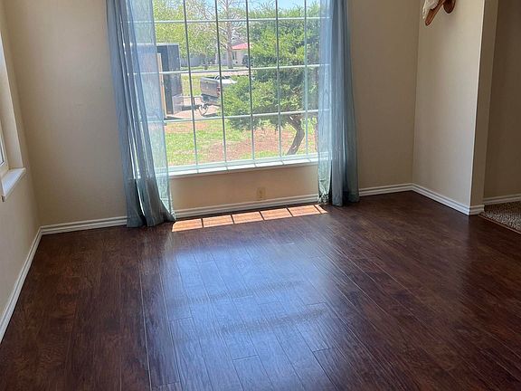 5th image of 2409 Axtell St