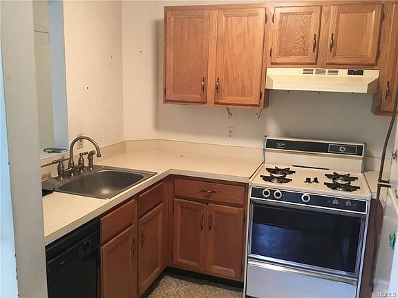 3rd image of 15 Lexington Hills Unit 9