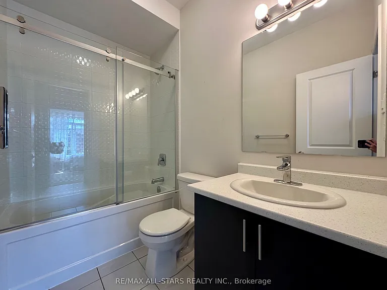 17 Lakewood Cres #3 — Photo 6