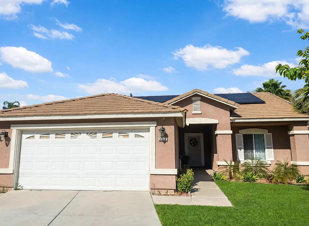 4 bed, 1375 sqft, $2,595 — Photo 2