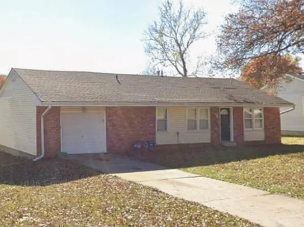 1421 Cherokee St, Leavenworth, KS 66048