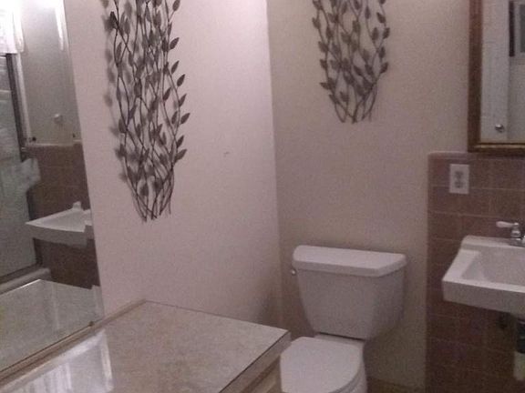 5th image of 1292 N Laurel Ave #D
