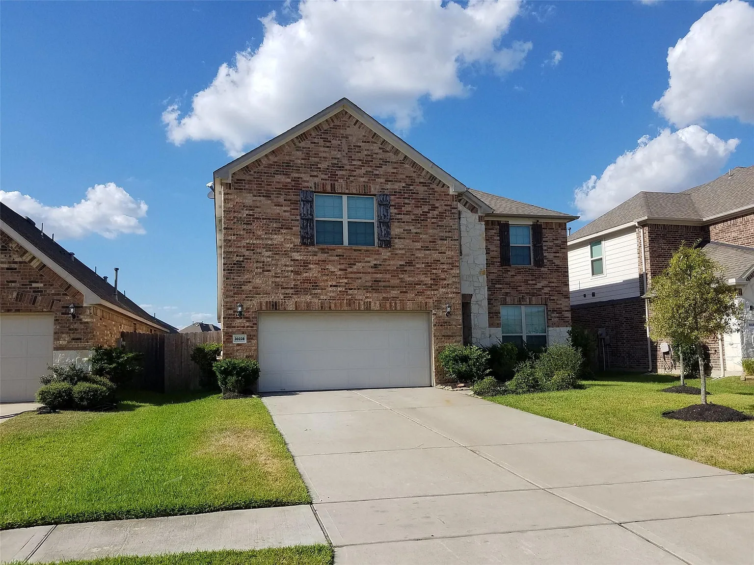 4 bed, 2.5 bath, 2665 sqft, $2,550 — Photo 2