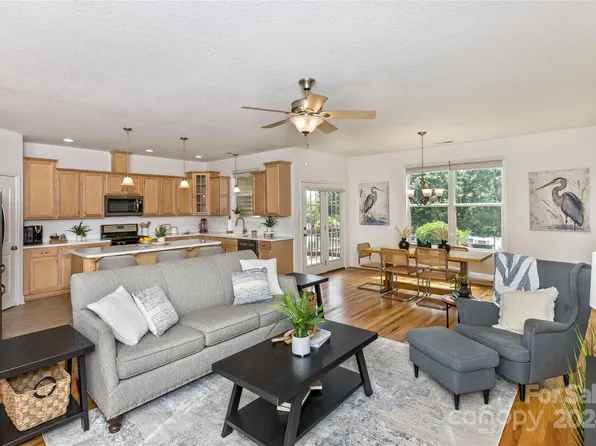 1974 Townhouse Dr, Nebo, NC 28761