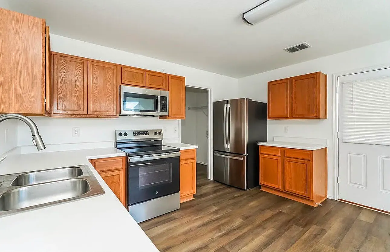 3 bed, 1507 sqft, $2,055 — Photo 2
