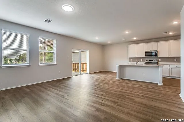 4 bed, 3.0 bath, 2097 sqft, $2,000 — Photo 3