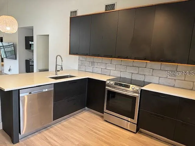 2 bed, 1054 sqft, $2,300 — Photo 1