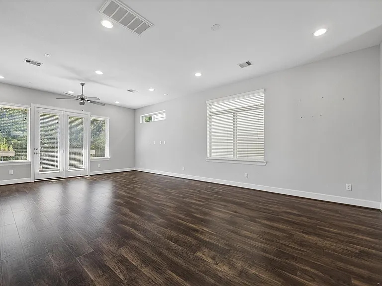 4107 Austin St — Photo 2