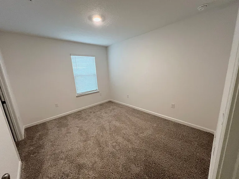 145 Arrowwood Blvd — Photo 5