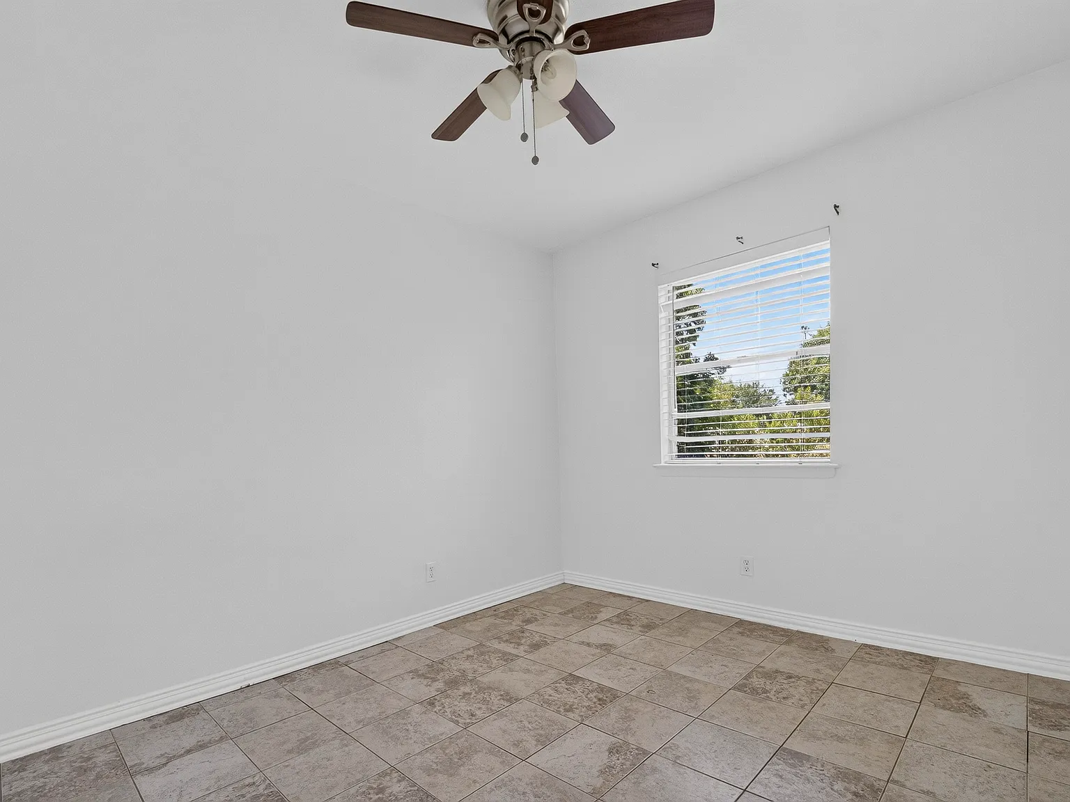 3 bed, 1276 sqft, $2,250 — Photo 4