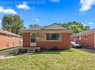 8282 Nightingale St, Dearborn Heights, MI 48127