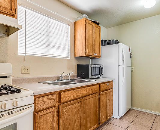 5th image of 3552 Oasis Dr