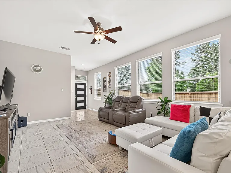 305 Rise Ln — Photo 5