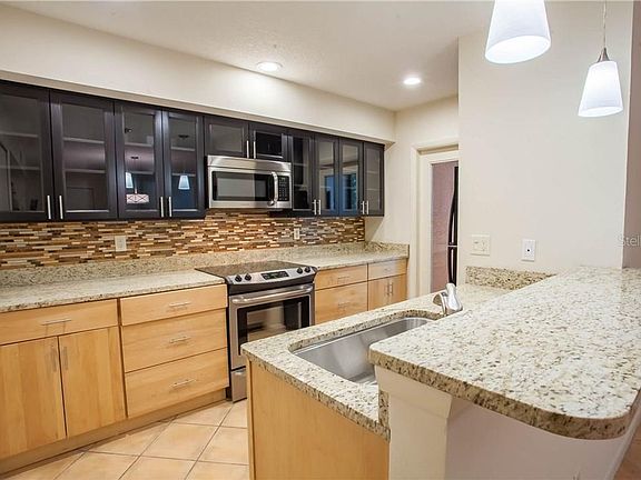 3rd image of 252 Balfour Dr