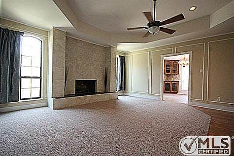 3rd image of 3209 Oxford Dr