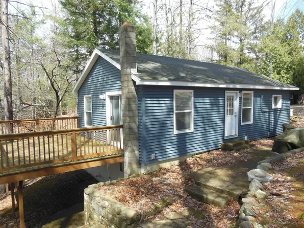 302 Ridge Rd, Harrison, MI 48625