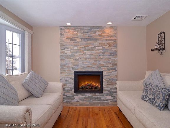 4th image of 89 Coit Ave