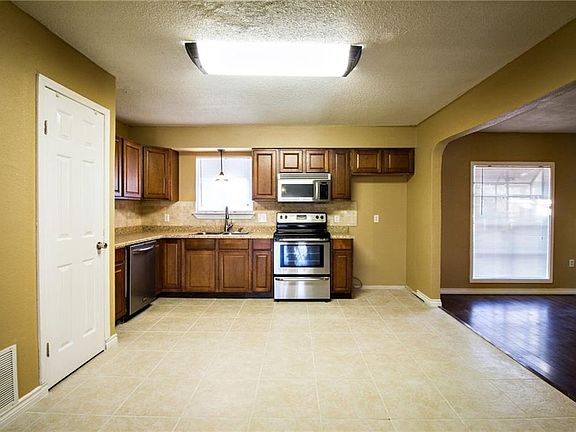 3rd image of 6429 Beechwood Dr