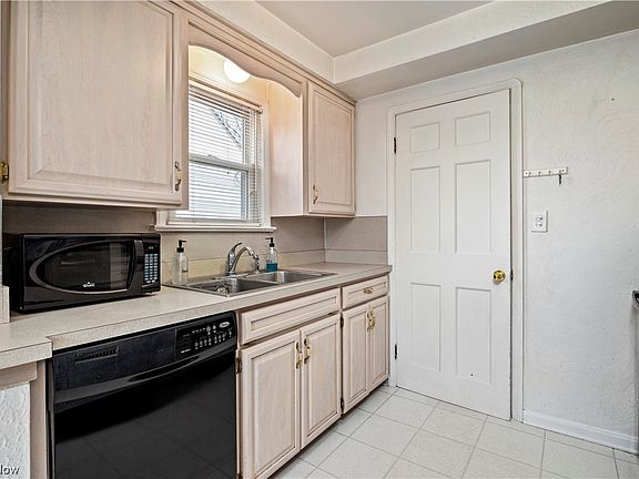 4th image of 3002 Ingleside Dr