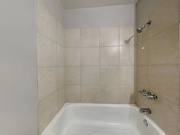 5th image of 516 E Travis Blvd