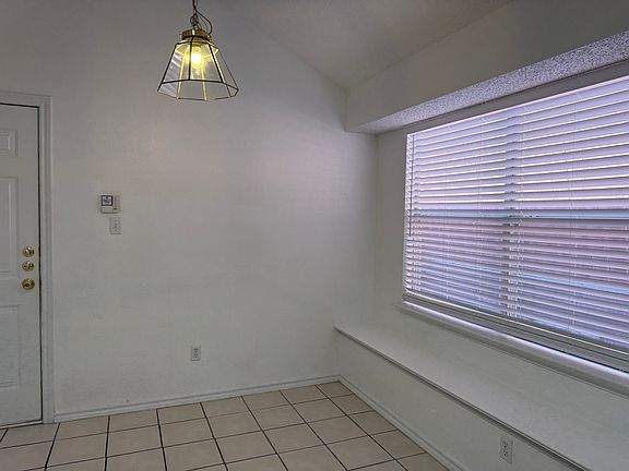 5th image of 10404 Holly Grove Dr